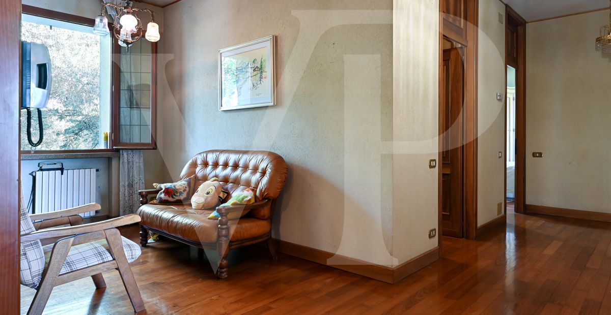 Important villa with park excellently preserved