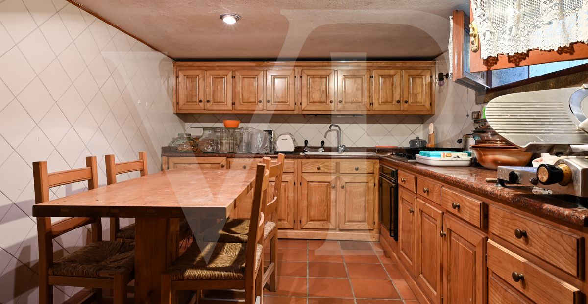 Important villa with park excellently preserved