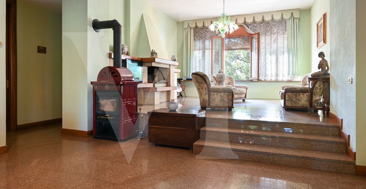 Important villa with park excellently preserved
