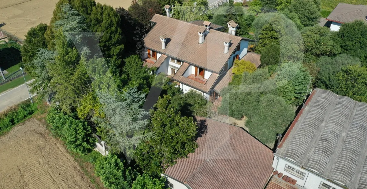 Importante villa con parque bien conservado