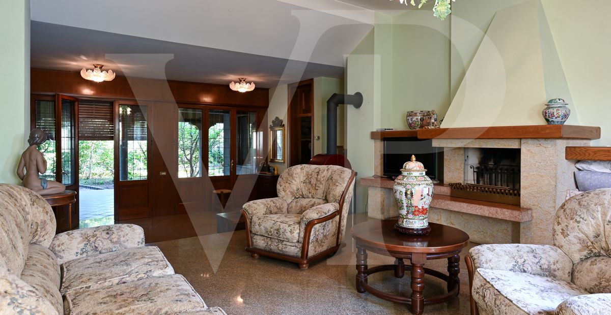 Important villa with park excellently preserved