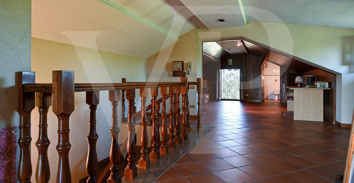 Important villa with park excellently preserved