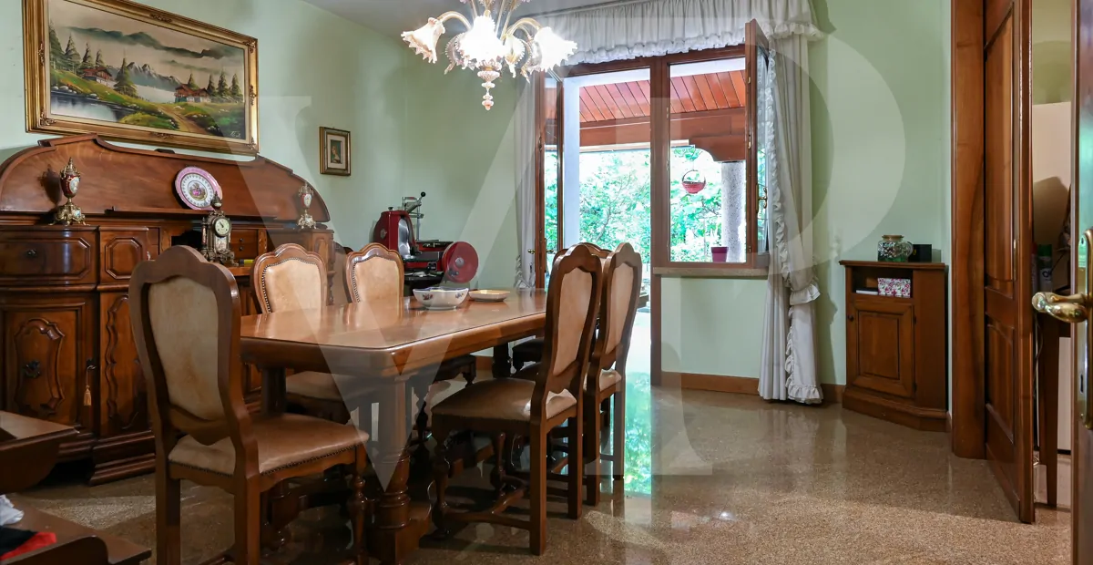 Importante villa con parque bien conservado