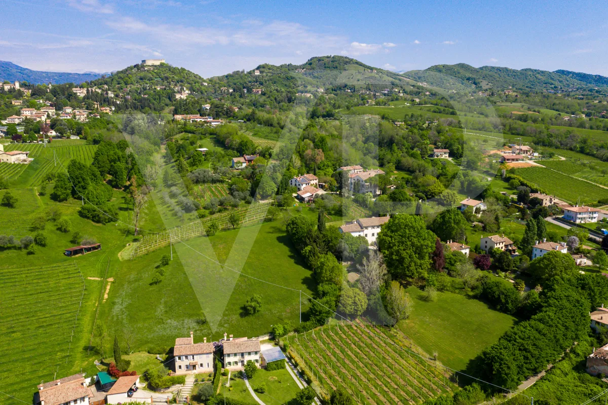 Venetian villa from the 16th century
at the foot of the castle of Asolo