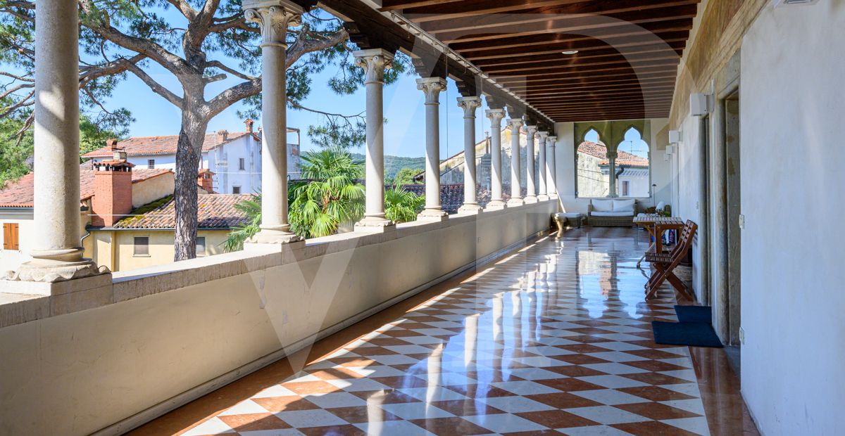 Charmante und exklusive Wohnung im Hauptgeschoss der Loggia Valmarana