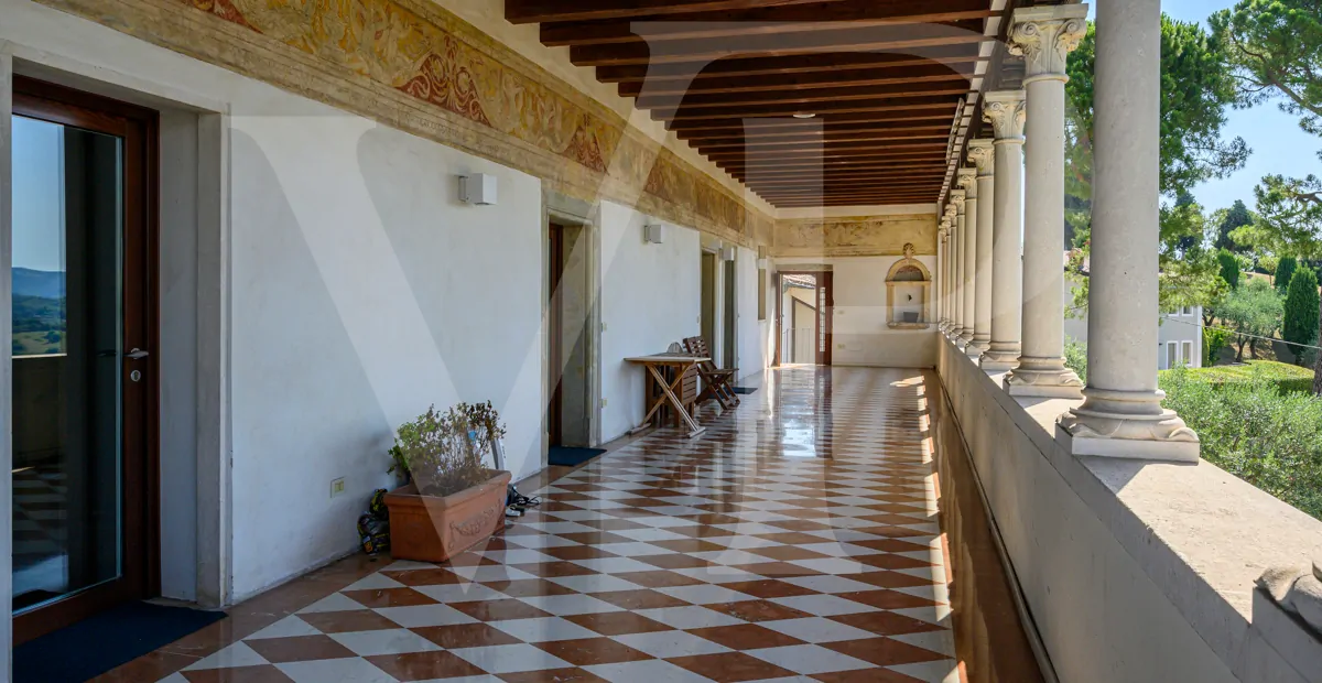 Charmante und exklusive Wohnung im Hauptgeschoss der Loggia Valmarana