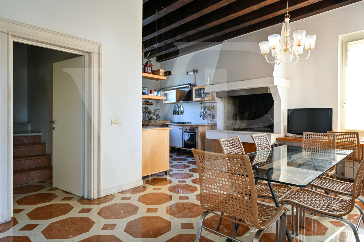 Charmante und exklusive Wohnung im Hauptgeschoss der Loggia Valmarana