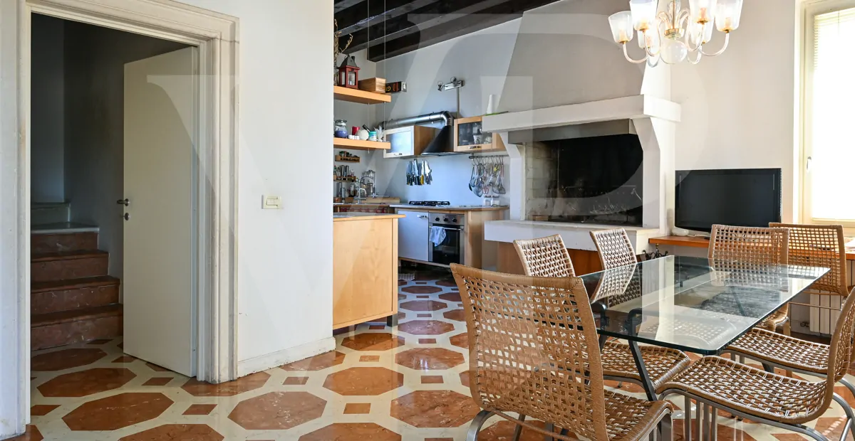 Charmante und exklusive Wohnung im Hauptgeschoss der Loggia Valmarana