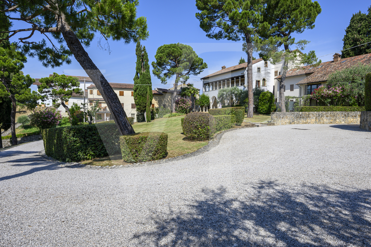 Charming and exclusive home on the main floor of the Loggia Valmarana