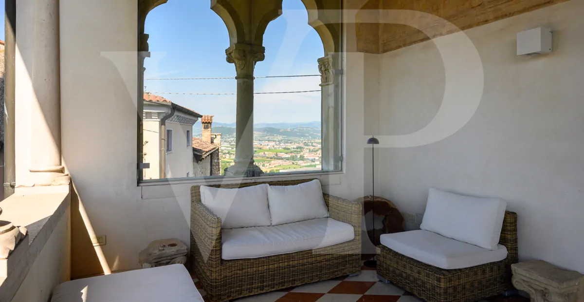 Charmante und exklusive Wohnung im Hauptgeschoss der Loggia Valmarana