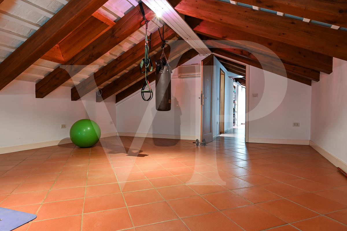 Charming and exclusive home on the main floor of the Loggia Valmarana