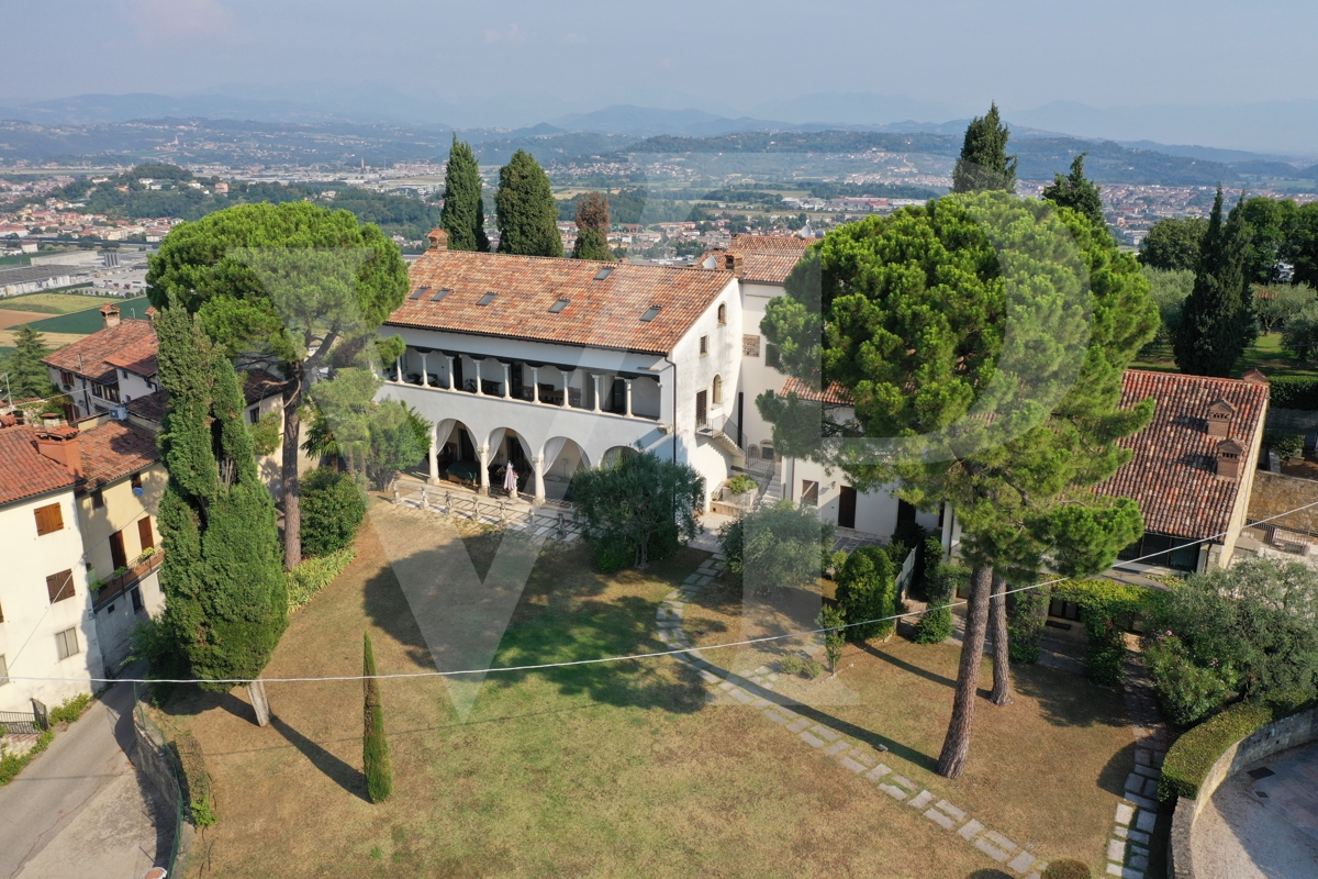 Charmante und exklusive Wohnung im Hauptgeschoss der Loggia Valmarana