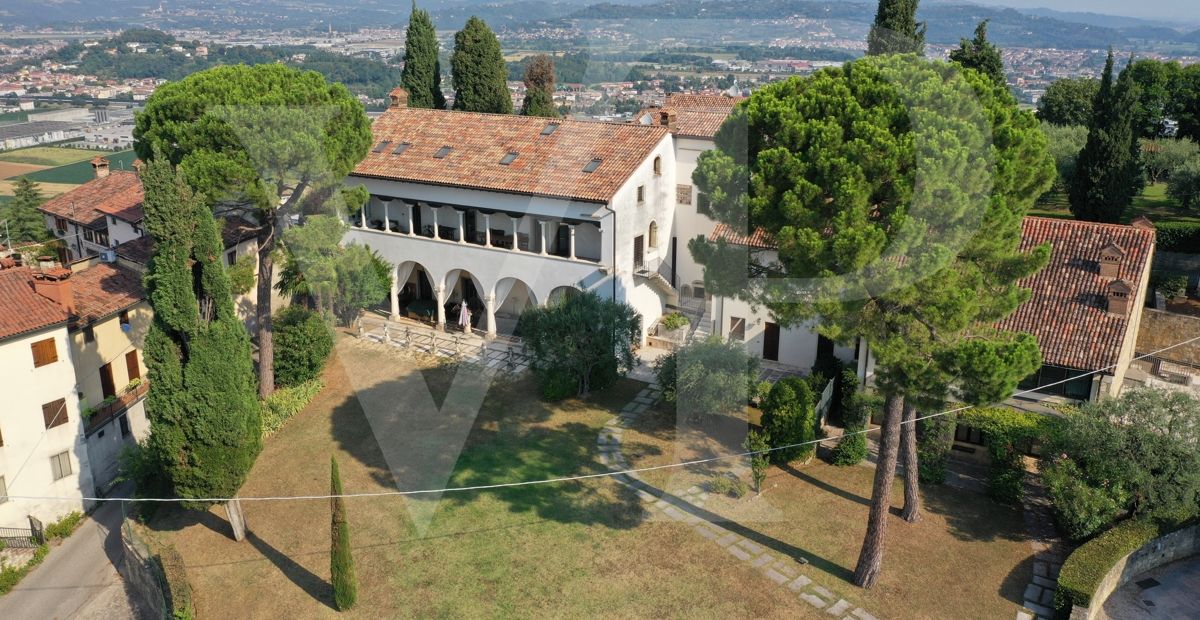 Charmante und exklusive Wohnung im Hauptgeschoss der Loggia Valmarana