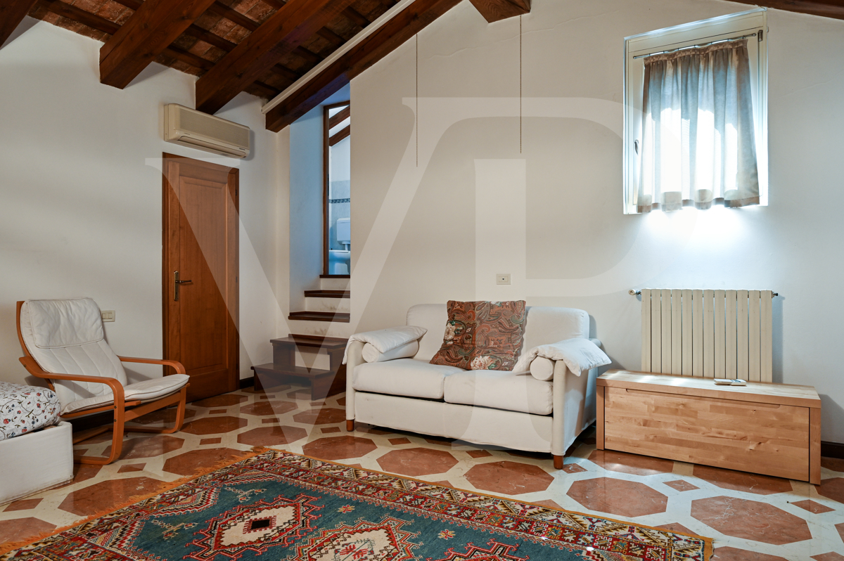 Charming and exclusive home on the main floor of the Loggia Valmarana