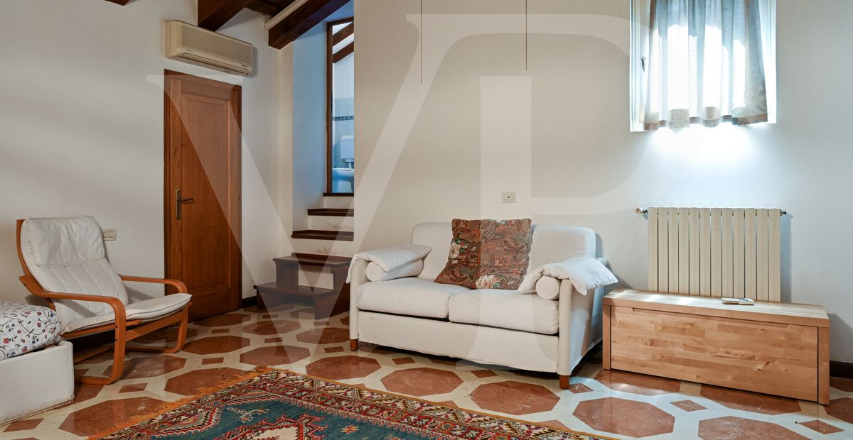 Charmante und exklusive Wohnung im Hauptgeschoss der Loggia Valmarana