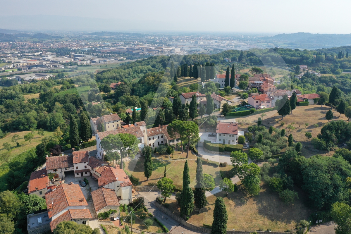 Charming and exclusive home on the main floor of the Loggia Valmarana