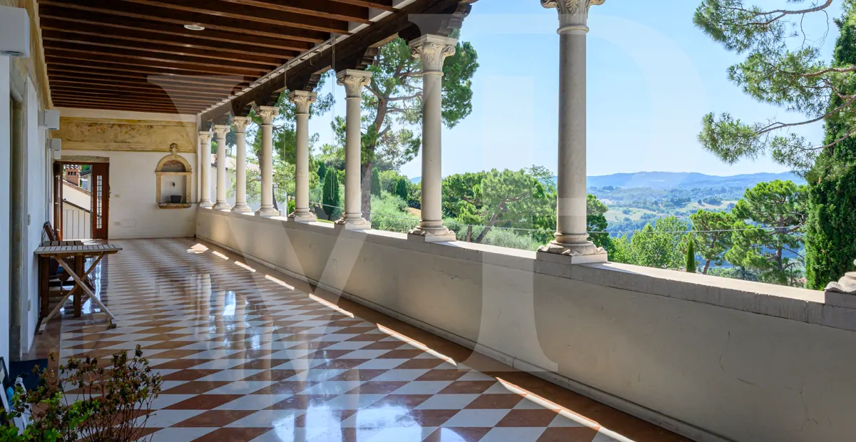 Charmante und exklusive Wohnung im Hauptgeschoss der Loggia Valmarana