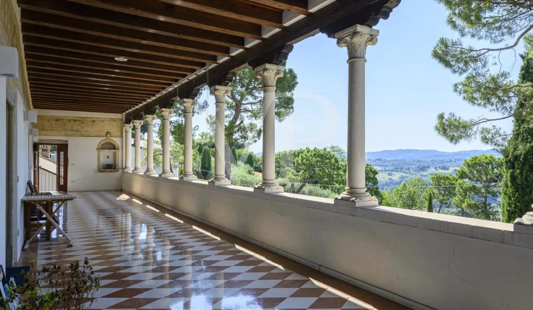 Charmante und exklusive Wohnung im Hauptgeschoss der Loggia Valmarana