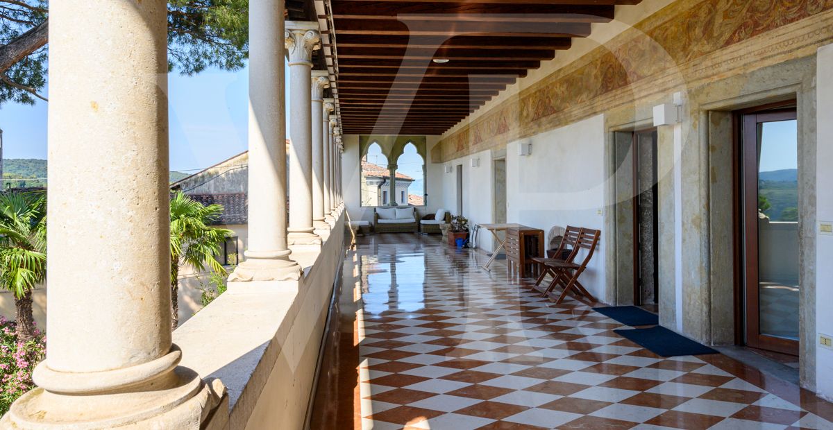 Charmante und exklusive Wohnung im Hauptgeschoss der Loggia Valmarana