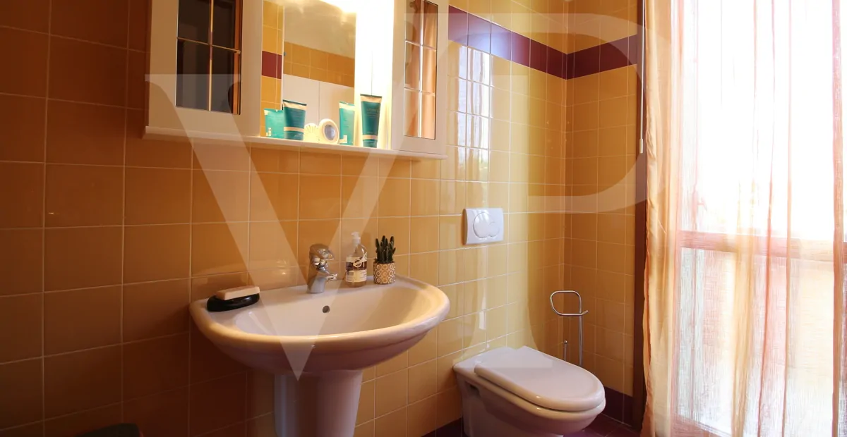 Zweistöckige Wohnung in schönem Wohnumfeld