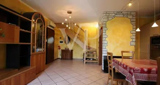 von_poll_real_estate_property_IT22355879_image_0