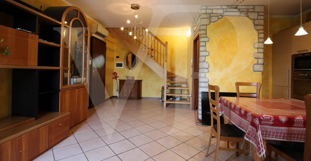 Zweistöckige Wohnung in schönem Wohnumfeld