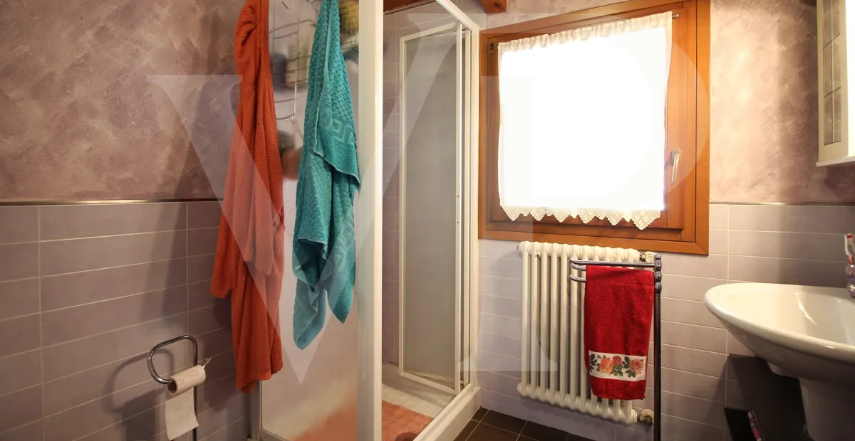 Zweistöckige Wohnung in schönem Wohnumfeld