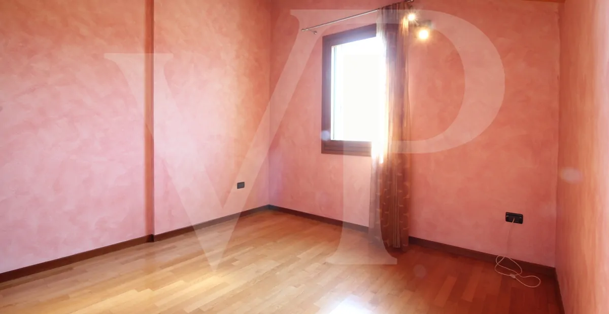 Zweistöckige Wohnung in schönem Wohnumfeld