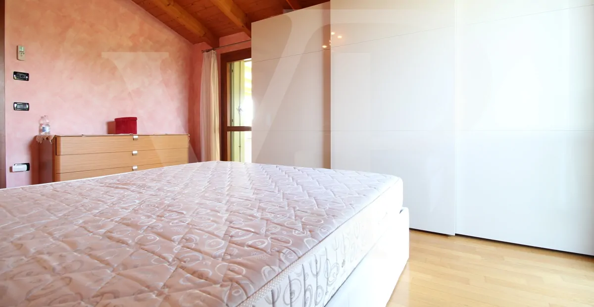 Zweistöckige Wohnung in schönem Wohnumfeld