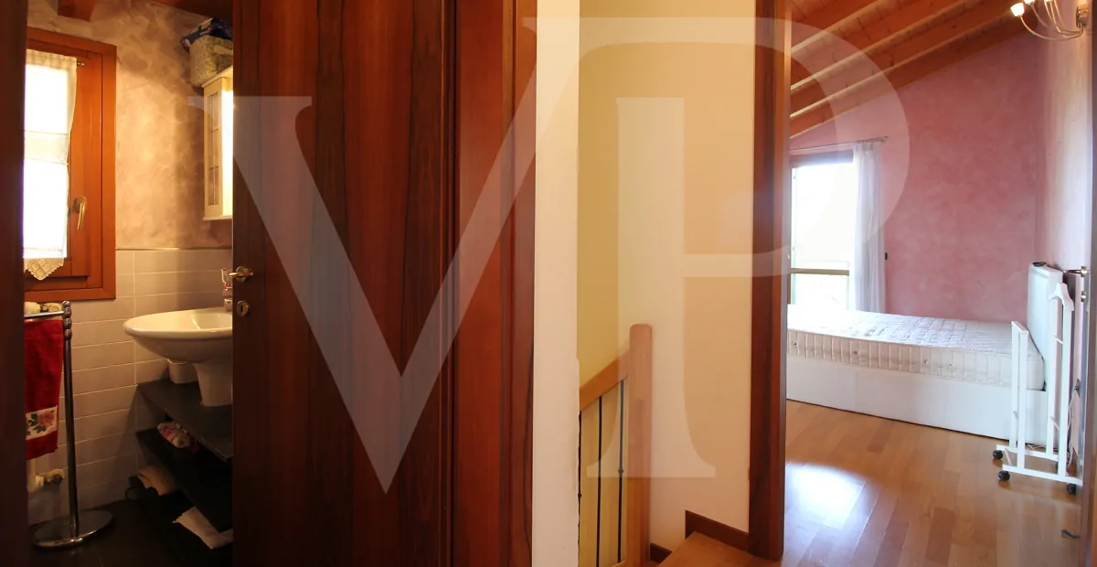 Zweistöckige Wohnung in schönem Wohnumfeld