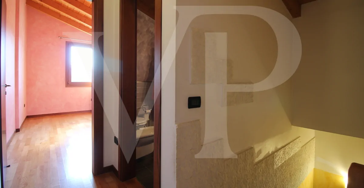 Zweistöckige Wohnung in schönem Wohnumfeld