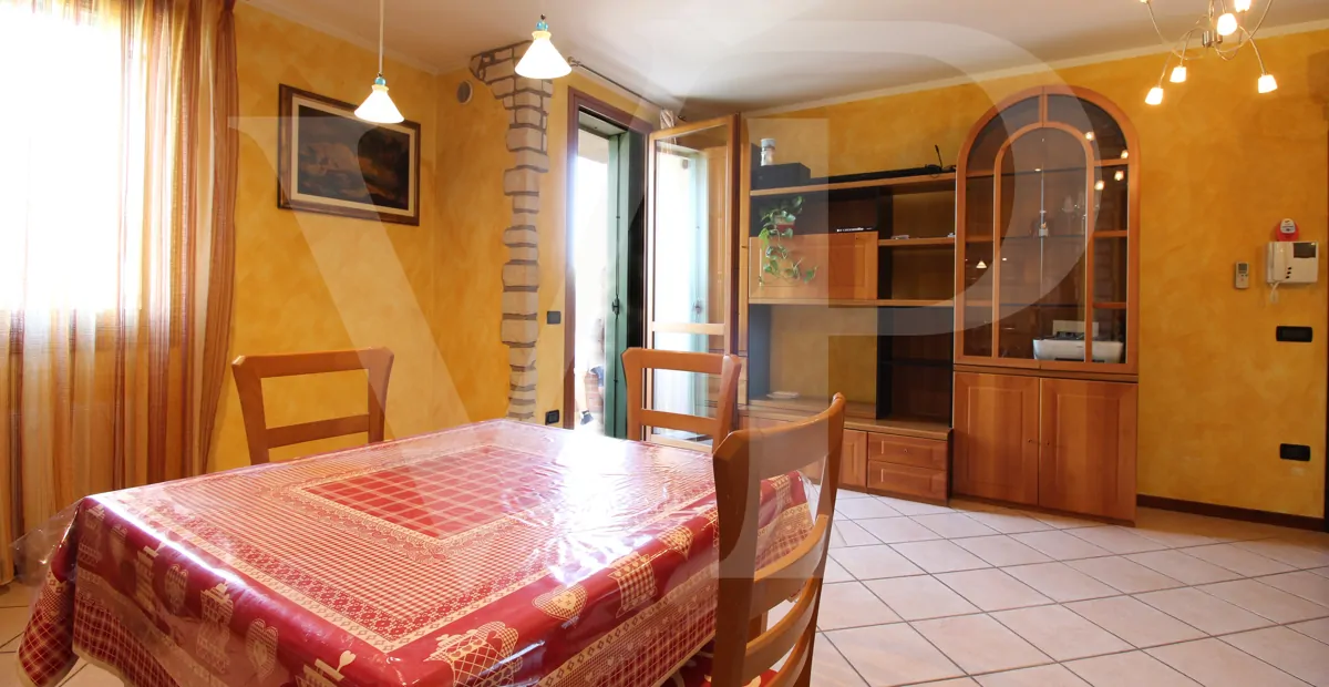 Zweistöckige Wohnung in schönem Wohnumfeld