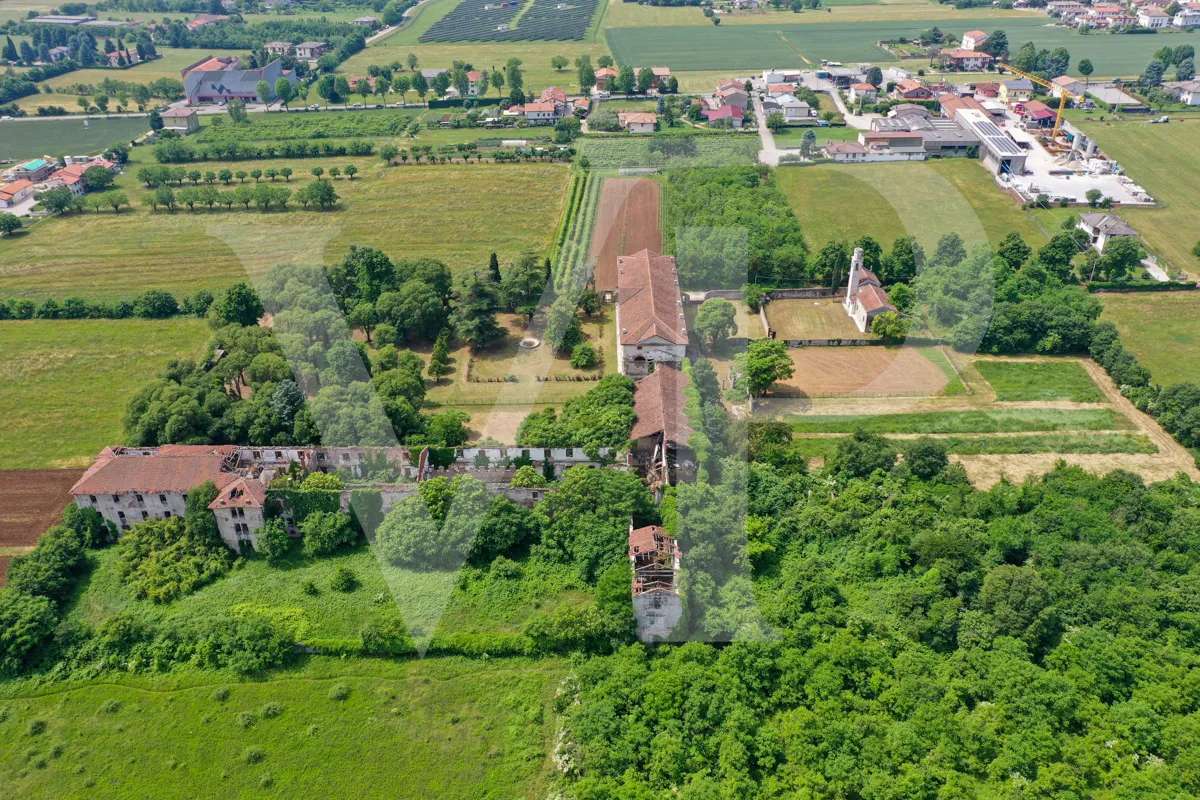 Impressive historic villa from the 1600s