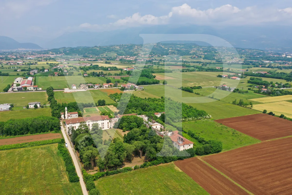 Impressive historic villa from the 1600s