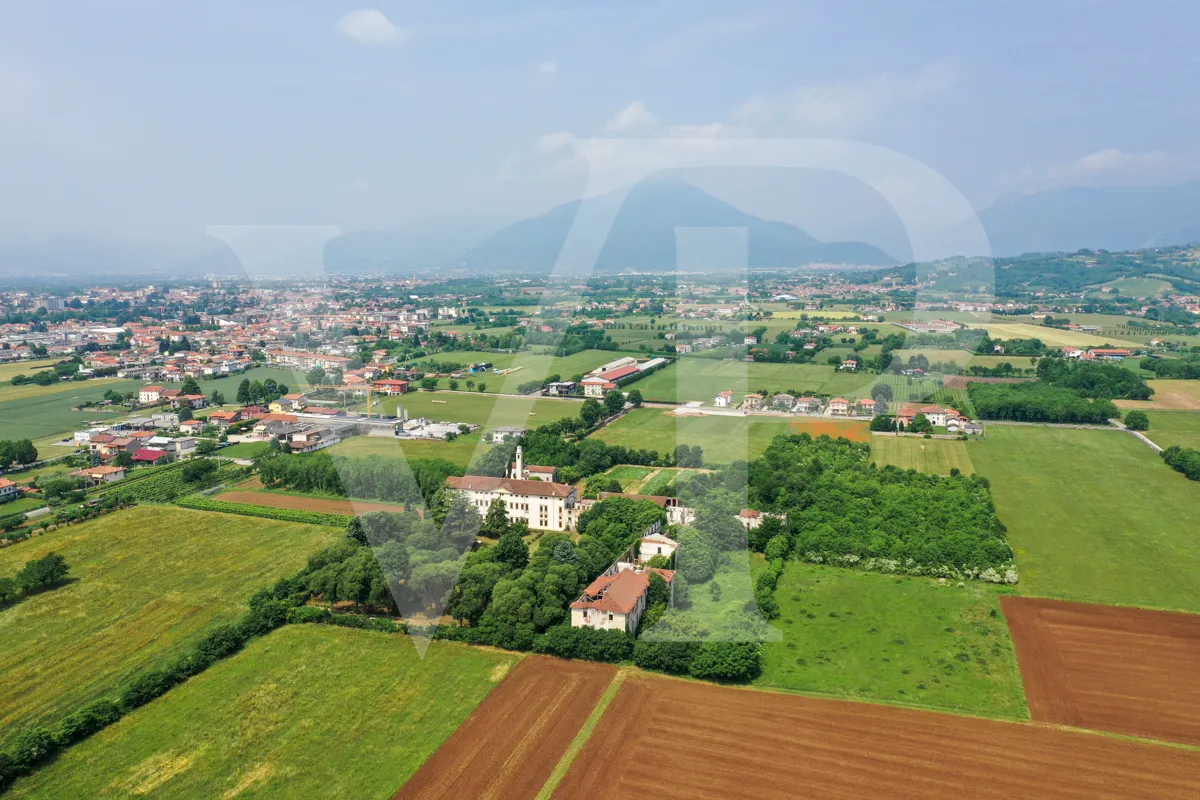 Impressive historic villa from the 1600s