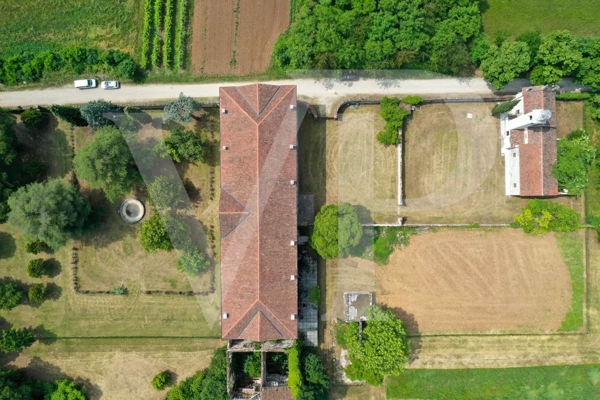 Impressive historic villa from the 1600s