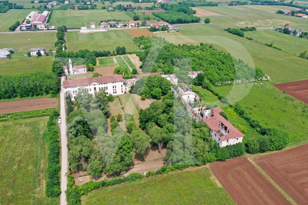 Impressive historic villa from the 1600s