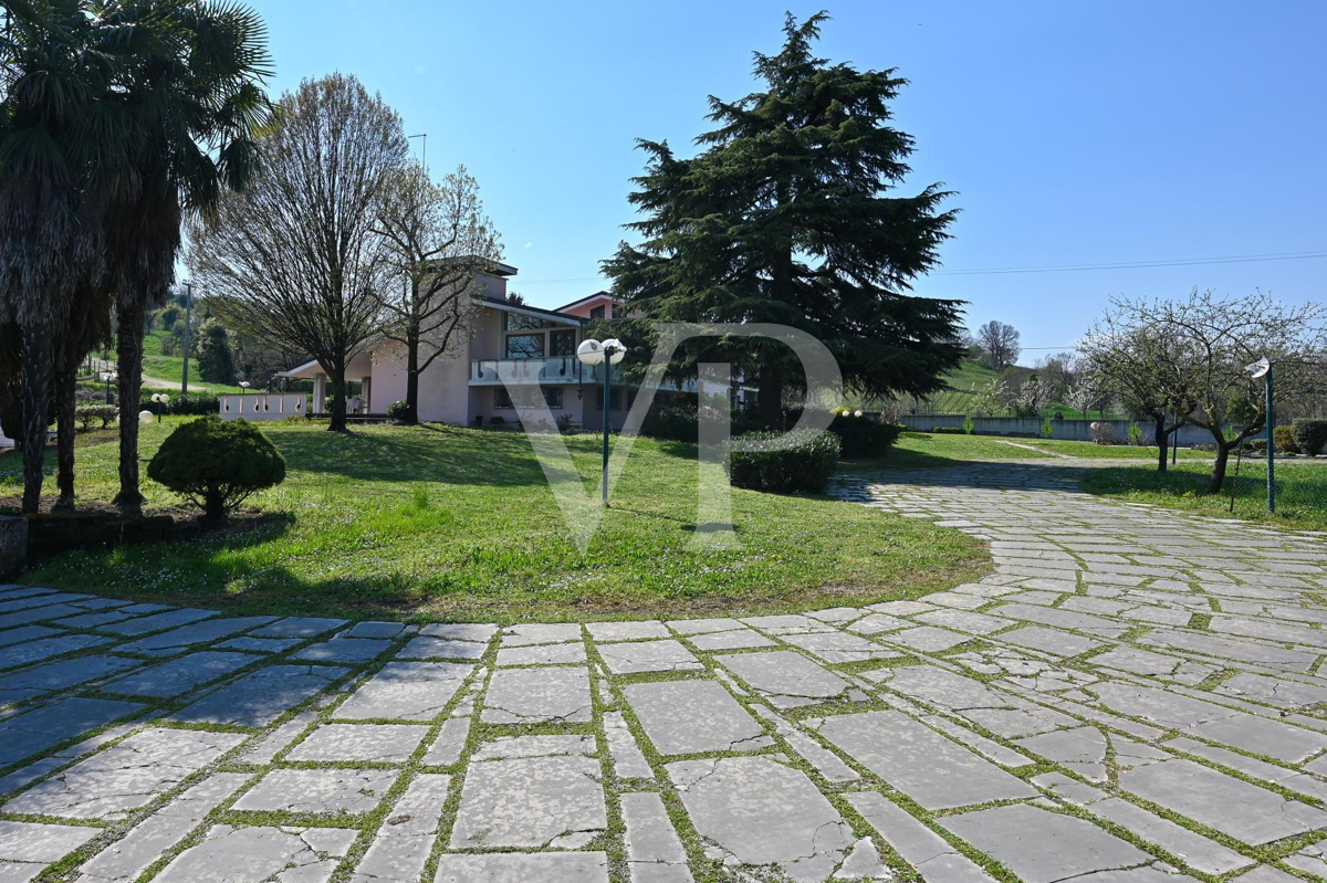 Huge villa in the hills of Breganze