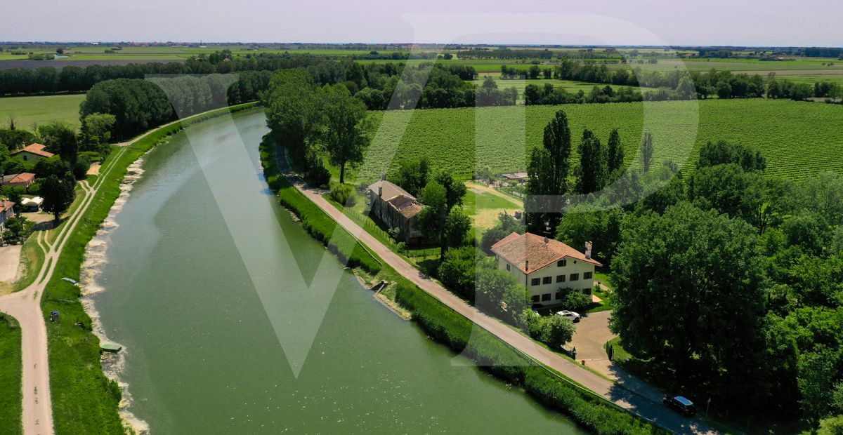 Wonderful Italian country-house perfectly renovated