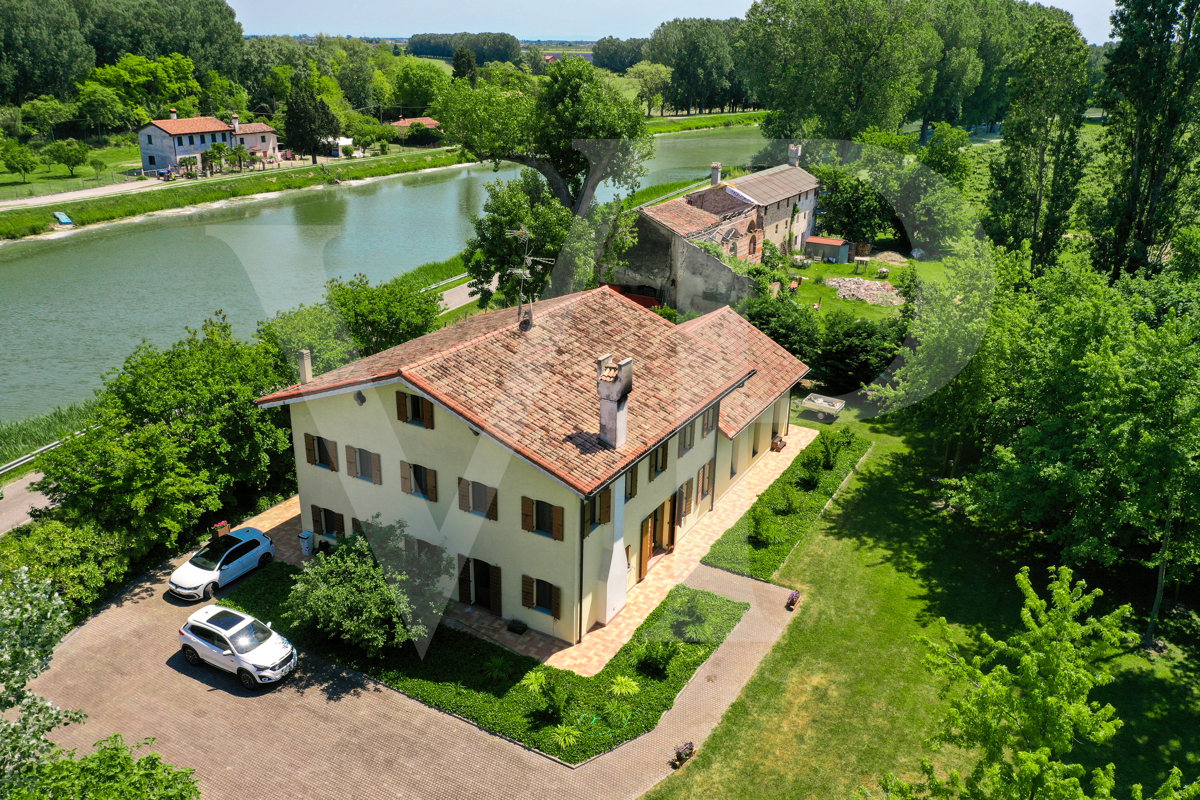 Wonderful Italian country-house perfectly renovated