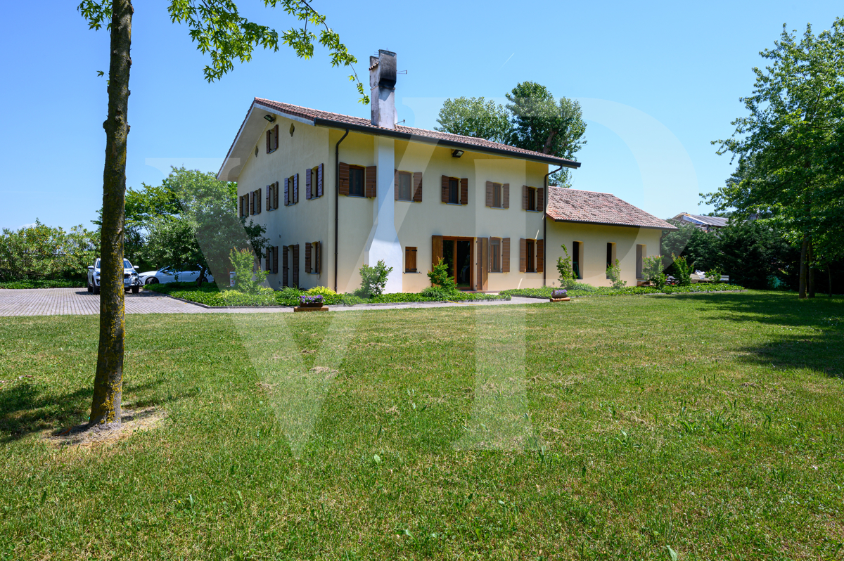 Wonderful Italian country-house perfectly renovated