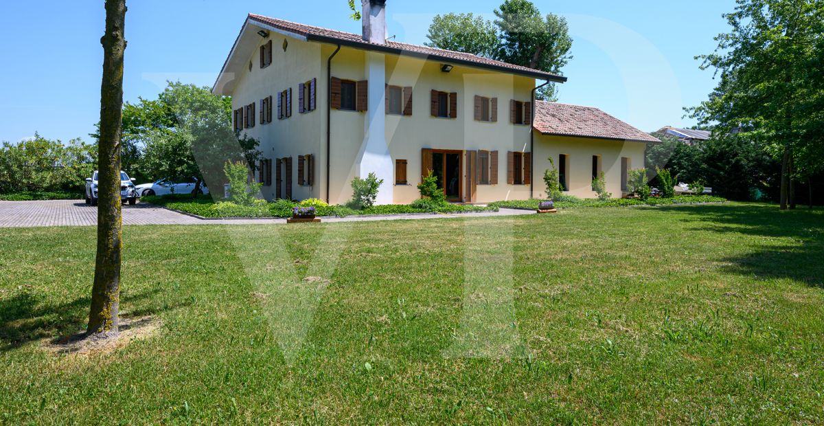 Wonderful Italian country-house perfectly renovated