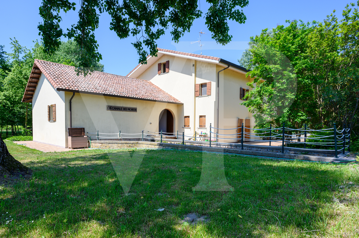 Wonderful Italian country-house perfectly renovated