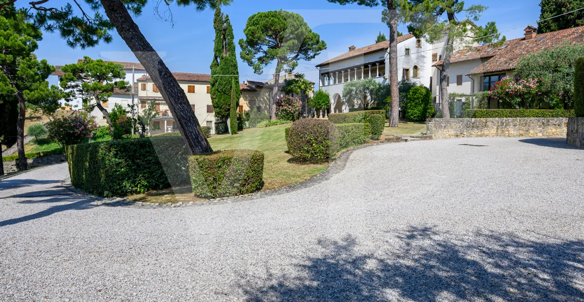 Charming and exclusive home on the main floor of the Loggia Valmarana