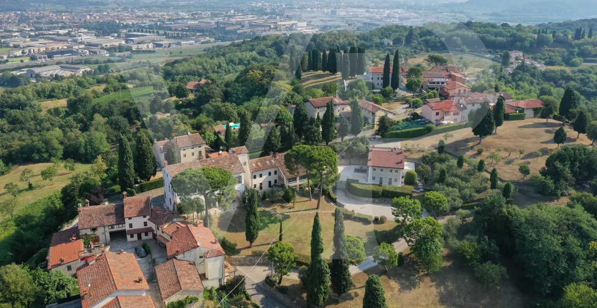 Charming and exclusive home on the main floor of the Loggia Valmarana