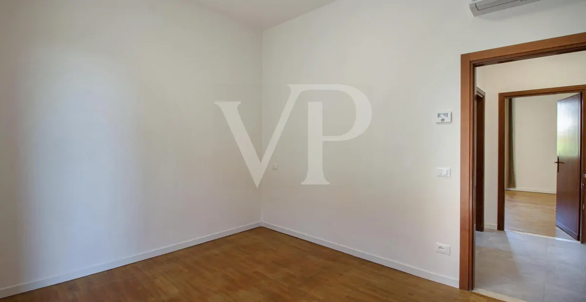 Splendida villa singola ristrutturata di recente con giardino privato