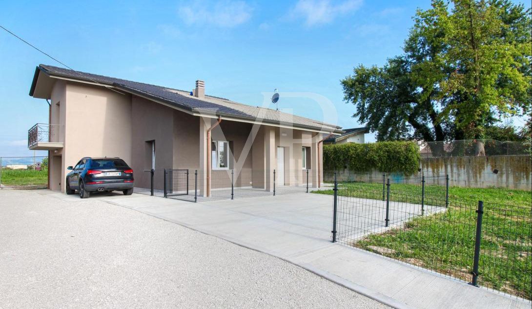 Splendida villa singola ristrutturata di recente con giardino privato