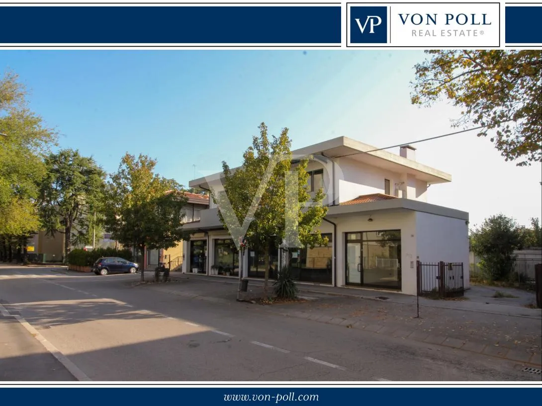 Das gesamte Gebäude mit 4 Gewerbeeinheiten im Erdgeschoss und 2 Büros im ersten Stock