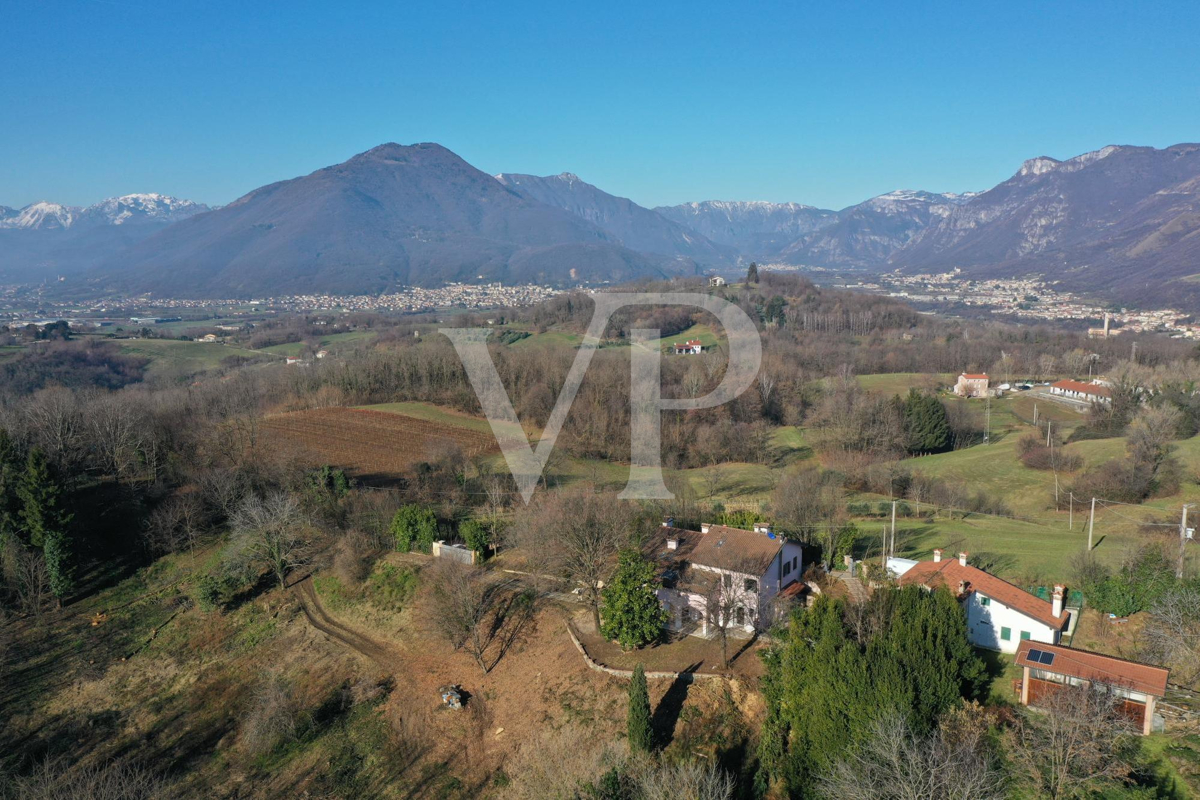 Elégante villa en position panoramique