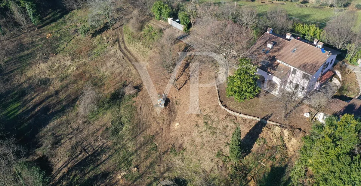 Elegante villa en una posición panorámica